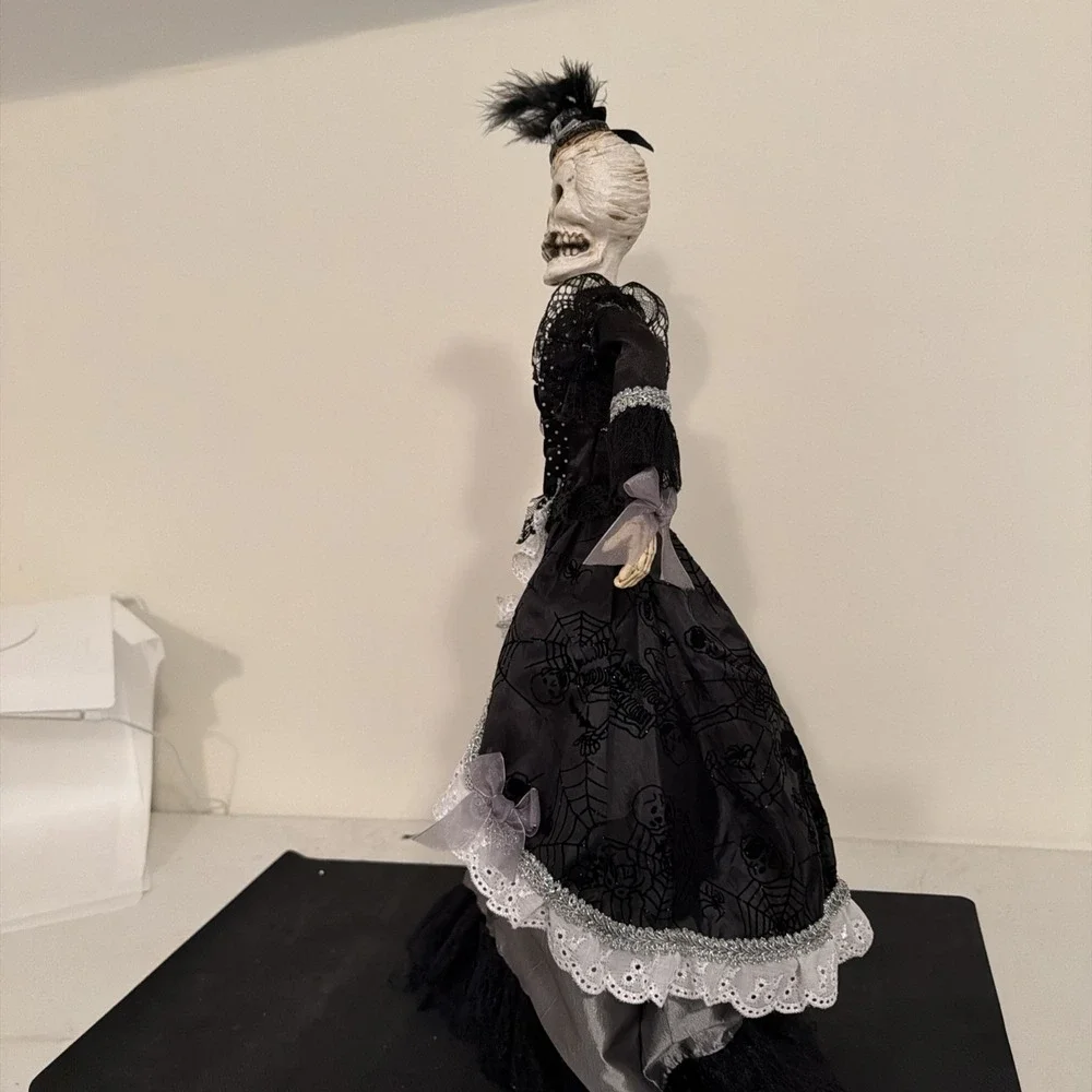 Katherine's Collection Skeleton Lady 22